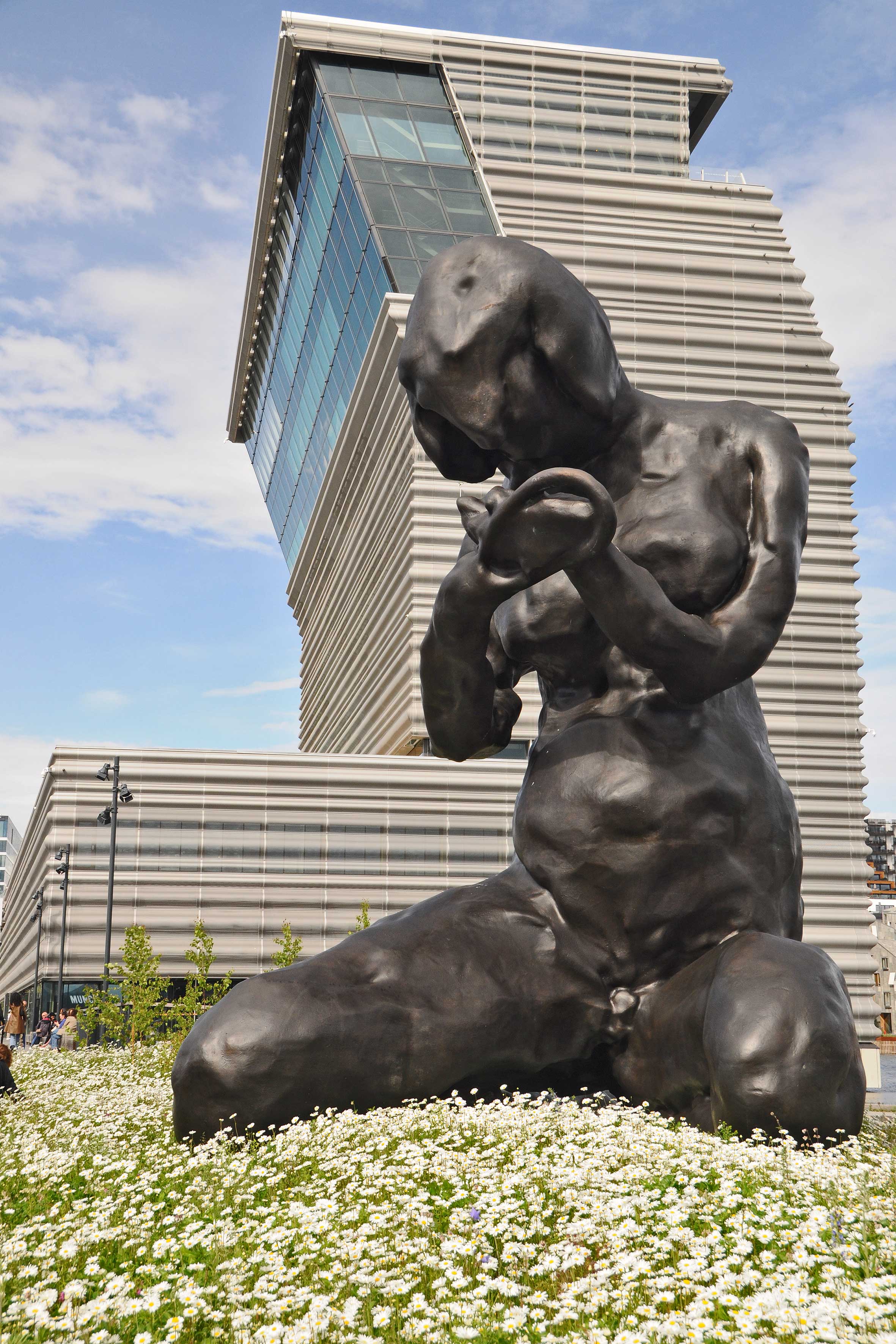 "Mutter"-Skulptur von Tracey Emin am Munch-Museum, Foto: Spindler